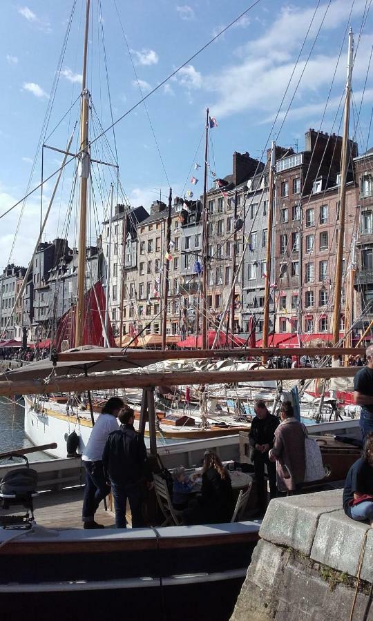 La Fleur D Honfleur Avec Son Parking Διαμέρισμα Εξωτερικό φωτογραφία