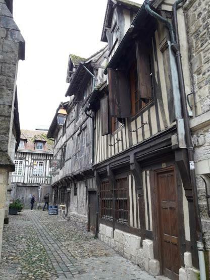 La Fleur D Honfleur Avec Son Parking Διαμέρισμα Εξωτερικό φωτογραφία