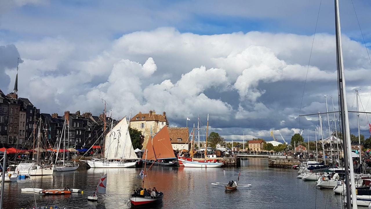 La Fleur D Honfleur Avec Son Parking Διαμέρισμα Εξωτερικό φωτογραφία